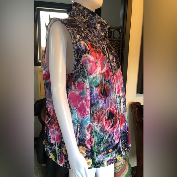 Colorful Floral Puffer Vest by Dolcezza - Picture 4 of 13